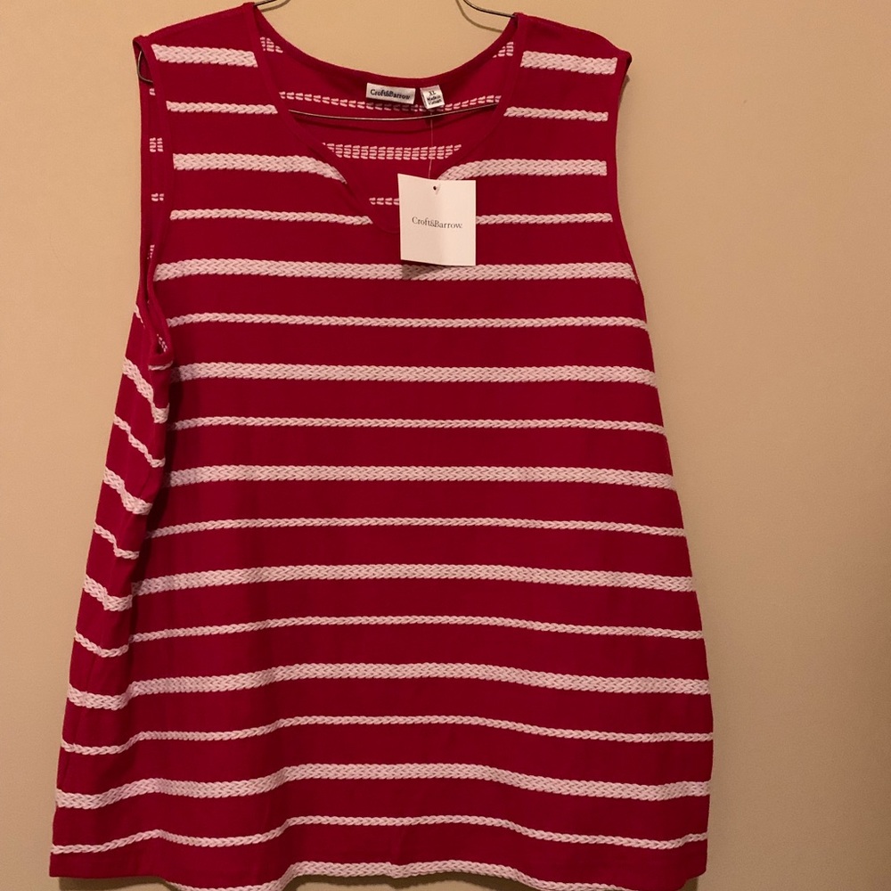 Sleeveless shirt